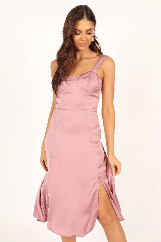 Midi dresses with geometric cutouts for a contemporary and edgy look Siobhan Midi Dress - Mauve Midi dresses with geometric cutouts for a contemporary and edgy look Siobhan Midi Dress - Mauve
