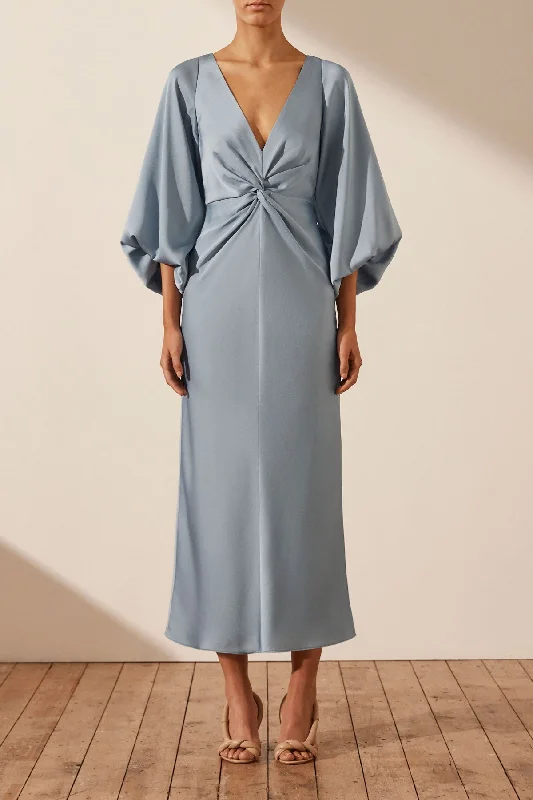 Midi dresses with geometric cutouts for a contemporary and edgy look LUXE BALLOON SLEEVE KNOT FRONT MIDI DRESS - AZURE Midi dresses with geometric cutouts for a contemporary and edgy look LUXE BALLOON SLEEVE KNOT FRONT MIDI DRESS - AZURE