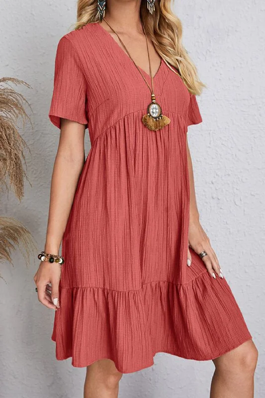Everyday Dress with Paisley Print for a Vintage Look Summery Ruched V-Neck Short Sleeve Dress Everyday Dress with Paisley Print for a Vintage Look Summery Ruched V-Neck Short Sleeve Dress