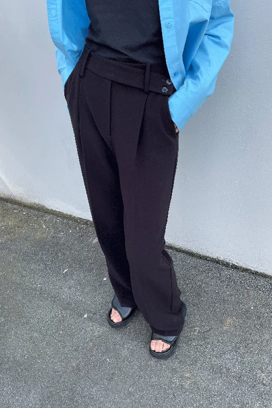 boyfriend style women cardigan for a relaxed fitWIDE LEG CROSSOVER PANT