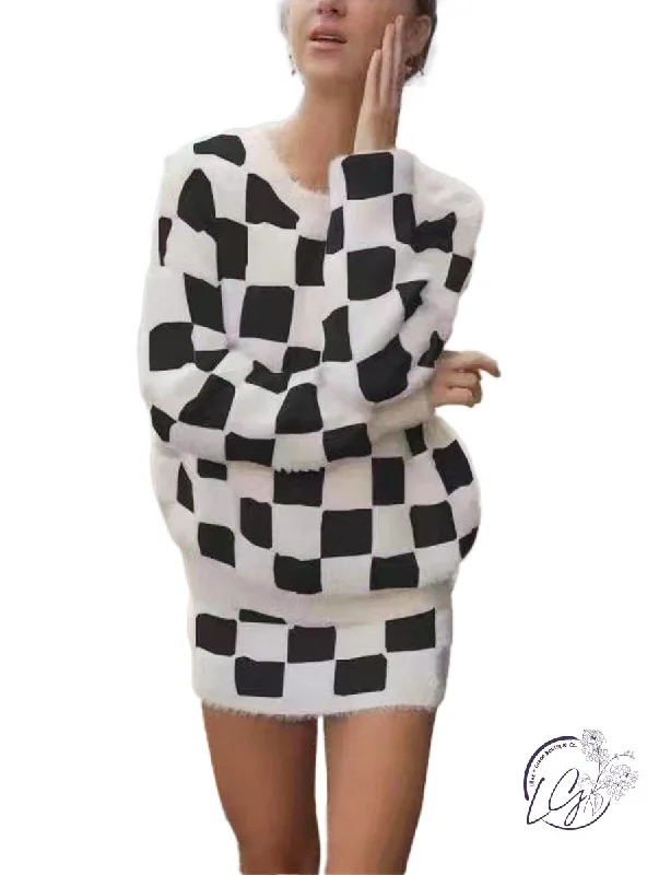 Oversized Chunky Knit Women's Cashmere Sweater in Ivory for a Cozy Winter LookCheckered Comfort Sweater Oversized Chunky Knit Women's Cashmere Sweater in Ivory for a Cozy Winter LookCheckered Comfort Sweater
