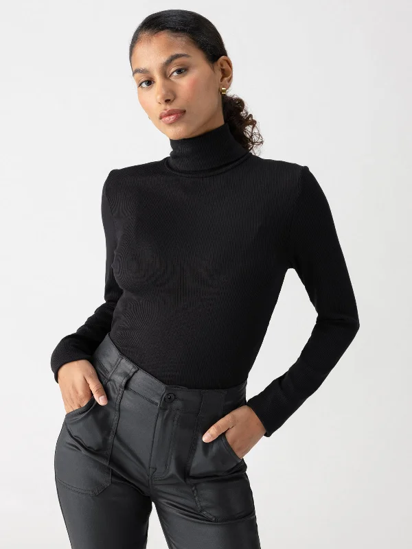 Plus Size Women's Off - Shoulder Ruffled Hem Sweater in Pink for a Feminine and Flirty LookEssential Turtleneck Top Black Plus Size Women's Off - Shoulder Ruffled Hem Sweater in Pink for a Feminine and Flirty LookEssential Turtleneck Top Black