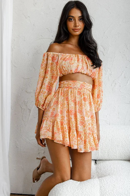 Halter Neck Women Dress to Show Off the Shoulders and NecklineAbby Off-Shoulder Tie-Up Back Crop Top Floral Print Pink Halter Neck Women Dress to Show Off the Shoulders and NecklineAbby Off-Shoulder Tie-Up Back Crop Top Floral Print Pink