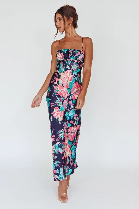 Shift Women Dress with a Simple and Classic Design for Everyday WearFrom Above V-Back Midi Dress Floral Navy Shift Women Dress with a Simple and Classic Design for Everyday WearFrom Above V-Back Midi Dress Floral Navy