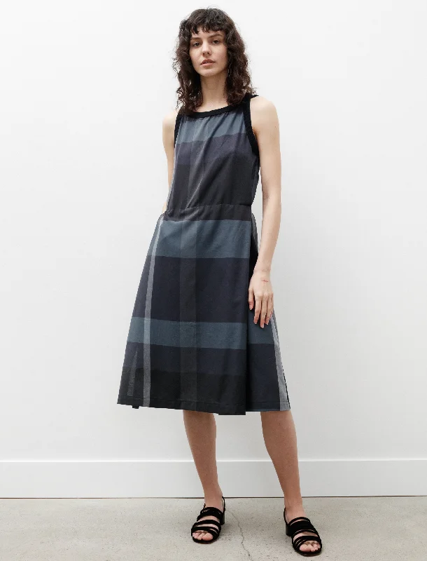 Halter Neck Women Dress to Show Off the Shoulders and Neckline Halter Neck Women Dress to Show Off the Shoulders and Neckline Dress Trigato Night Halter Neck Women Dress to Show Off the Shoulders and Neckline Halter Neck Women Dress to Show Off the Shoulders and Neckline Dress Trigato Night