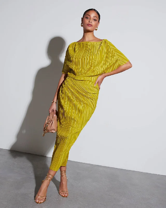 Midi dresses with geometric cutouts for a contemporary and edgy lookElisha Plisse Short Sleeve Midi Dress Midi dresses with geometric cutouts for a contemporary and edgy lookElisha Plisse Short Sleeve Midi Dress