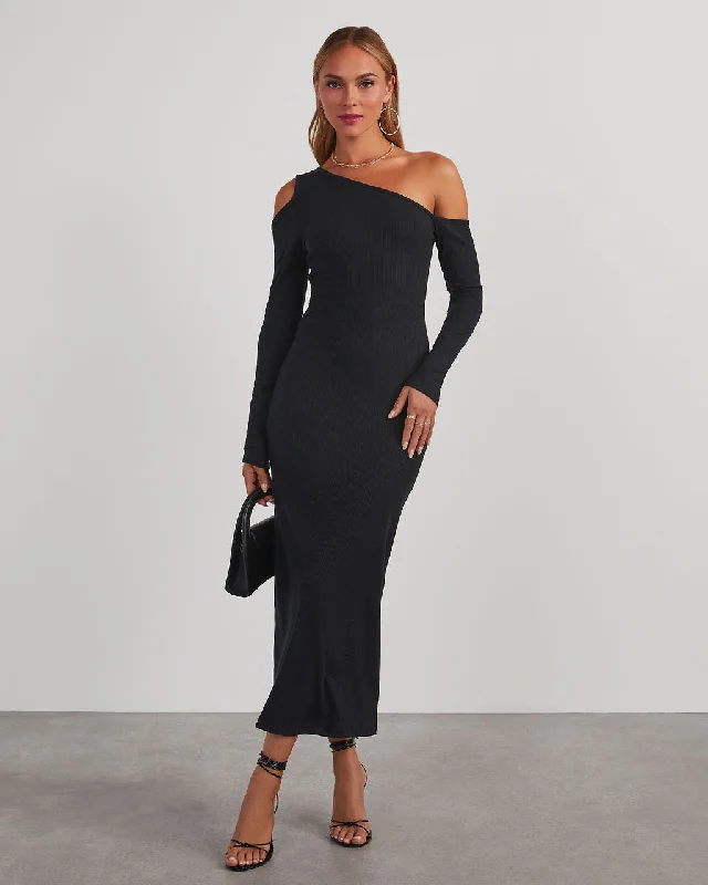 Midi dresses with keyhole backs for a flirty and unexpected detailRegina Cutout One Shoulder Knit Midi Dress Midi dresses with keyhole backs for a flirty and unexpected detailRegina Cutout One Shoulder Knit Midi Dress