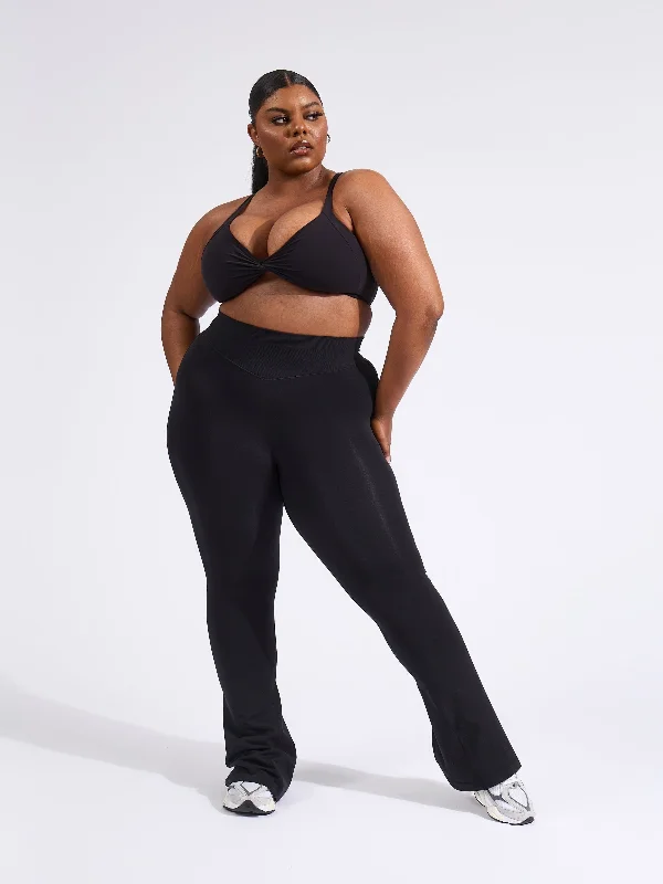 printed women sport bra with geometric patternsTwisted Curve Sports Bra - Onyx Black printed women sport bra with geometric patternsTwisted Curve Sports Bra - Onyx Black