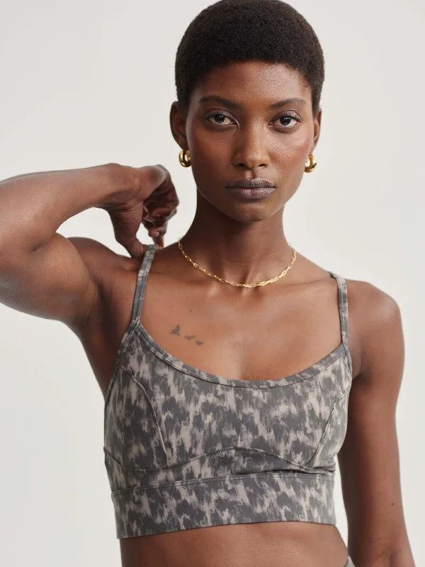 machine - made women sport bra for affordabilityVarley Move Irena Bra - Abstract Motion Texture machine - made women sport bra for affordabilityVarley Move Irena Bra - Abstract Motion Texture