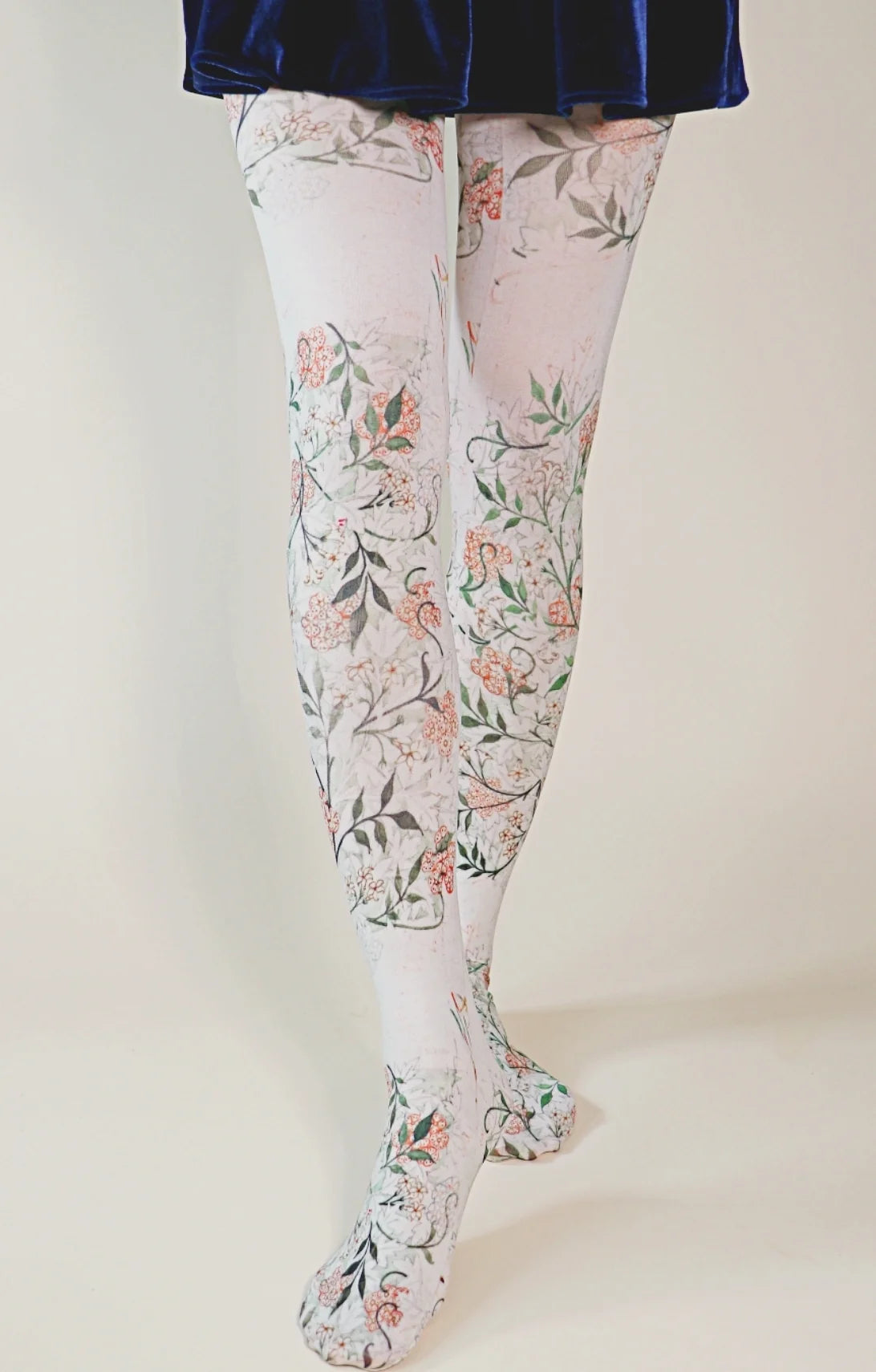 opaque women tights in black for a classic styleJasmine by William Morris Printed Art Tights