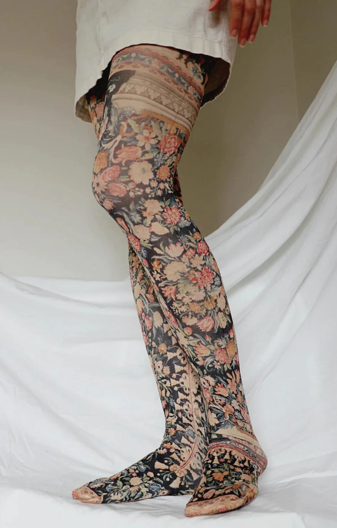 footless women tights for added versatilitySavonnerie Printed Art Tights