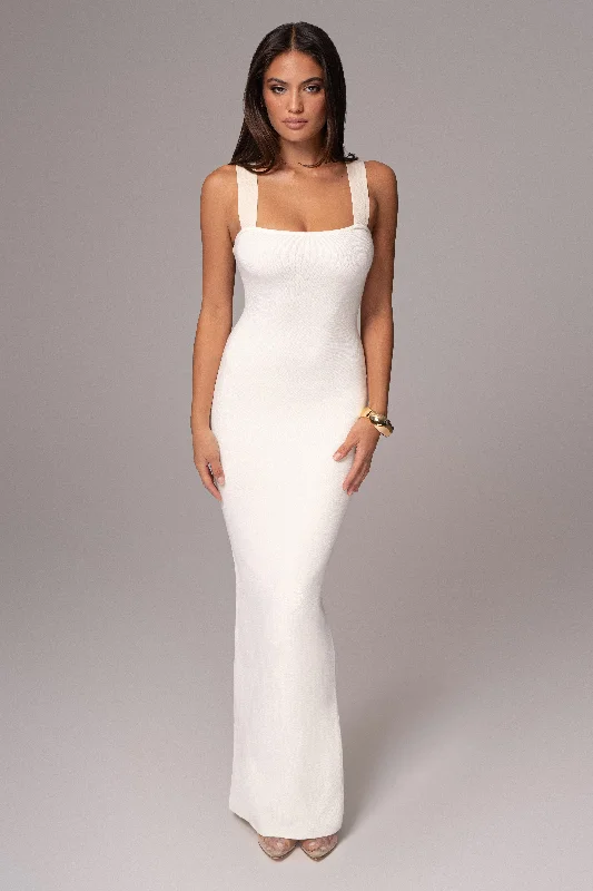 Maxi dresses with bow accents at the waist for a sweet appearanceIvory Missie Maxi Dress Maxi dresses with bow accents at the waist for a sweet appearanceIvory Missie Maxi Dress