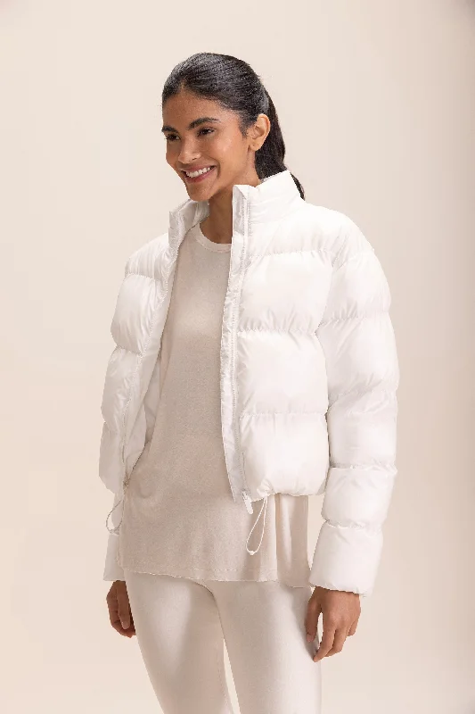 Oversized women's wool coats in a monochromatic look for a trendy outfitHype Puffer Jacket Oversized women's wool coats in a monochromatic look for a trendy outfitHype Puffer Jacket
