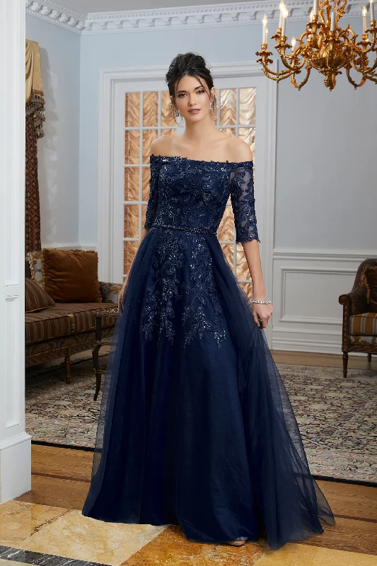 Bodycon dress with a metallic finishMGNY Madeline Gardner New York 72834 Long Formal Gown with Detachable Overskirt Bodycon dress with a metallic finishMGNY Madeline Gardner New York 72834 Long Formal Gown with Detachable Overskirt